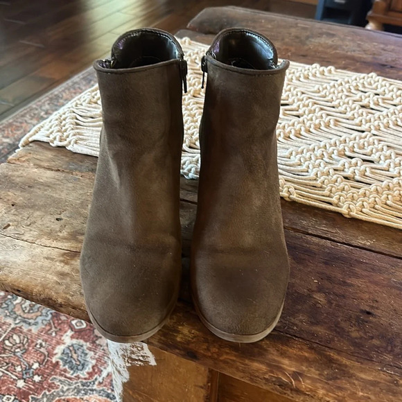 Brown suede booties - Picture 2 of 6